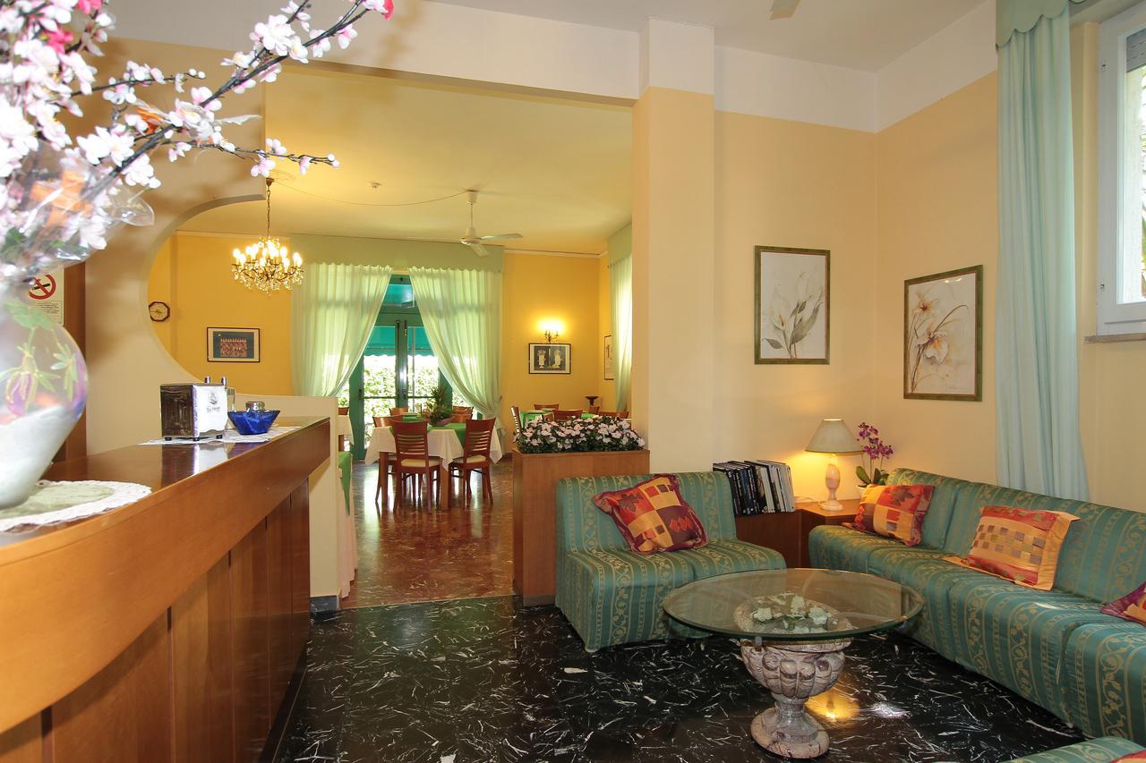 Hotel Vera Марина-ди-Масса Экстерьер фото