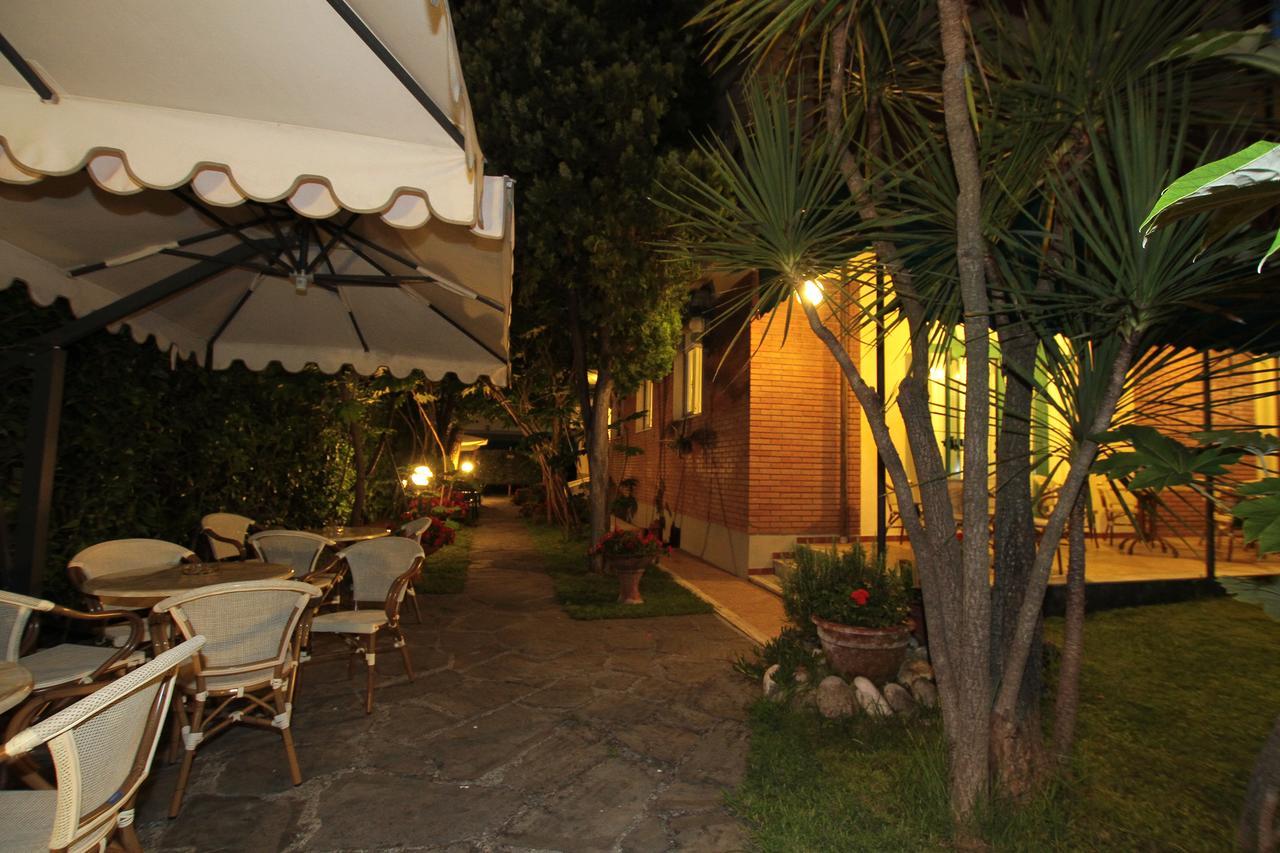 Hotel Vera Марина-ди-Масса Экстерьер фото